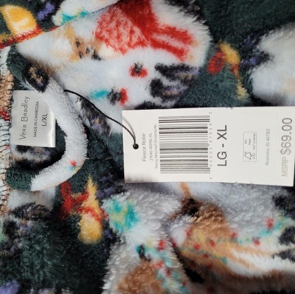 Vera Bradley fleece short robe with hood in L/XL in reindeer snow globe pattern. - Picture 7 of 9